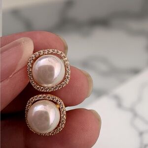 Elegant Gold and Pearl Stud Earrings